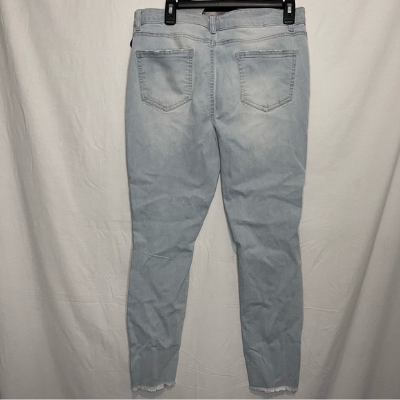 No boundaries distressed light wash skinny jeans in size 13 - Picture 3 of 12